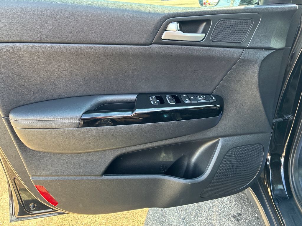 Used 2022 Kia Sportage EX AWD/4WD image 13