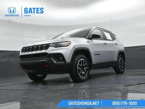 Used 2024 Jeep Compass Trailhawk AWD/4WD image 40