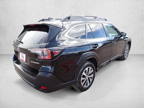 Used 2025 Subaru Outback Premium AWD/4WD image 4