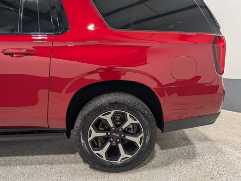 Used 2025 GMC Yukon XL AT4 w/ AT4 Premium Package image 8