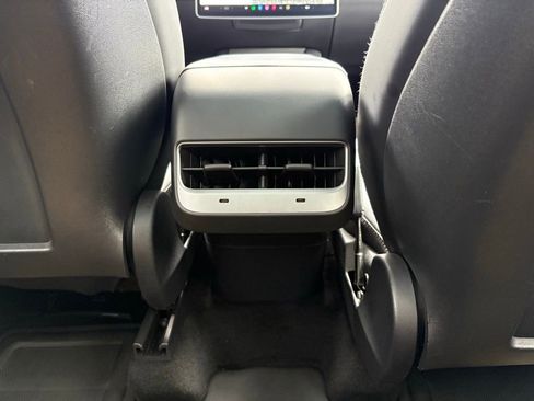 Used 2021 Tesla Model Y Long Range image 18