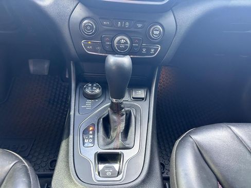 Used 2021 Jeep Cherokee Trailhawk w/ Comfort/Convenience Group image 17