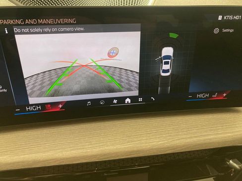 Used 2025 BMW 330i xDrive 330i xDrive image 5