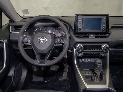 Used 2019 Toyota RAV4 LE image 6