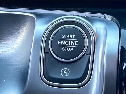 Used 2025 Mercedes-Benz GLB 250 image 32