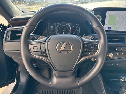 Certified 2025 Lexus ES 350 w/ Premium Package image 18