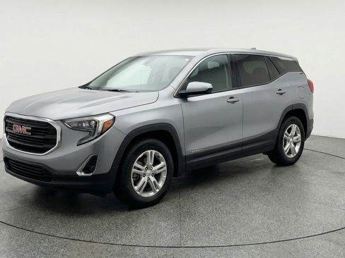 Used 2024 GMC Terrain SLE FWD image 3