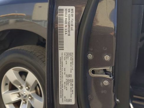 Used 2024 RAM 1500 Classic SLT AWD/4WD image 18