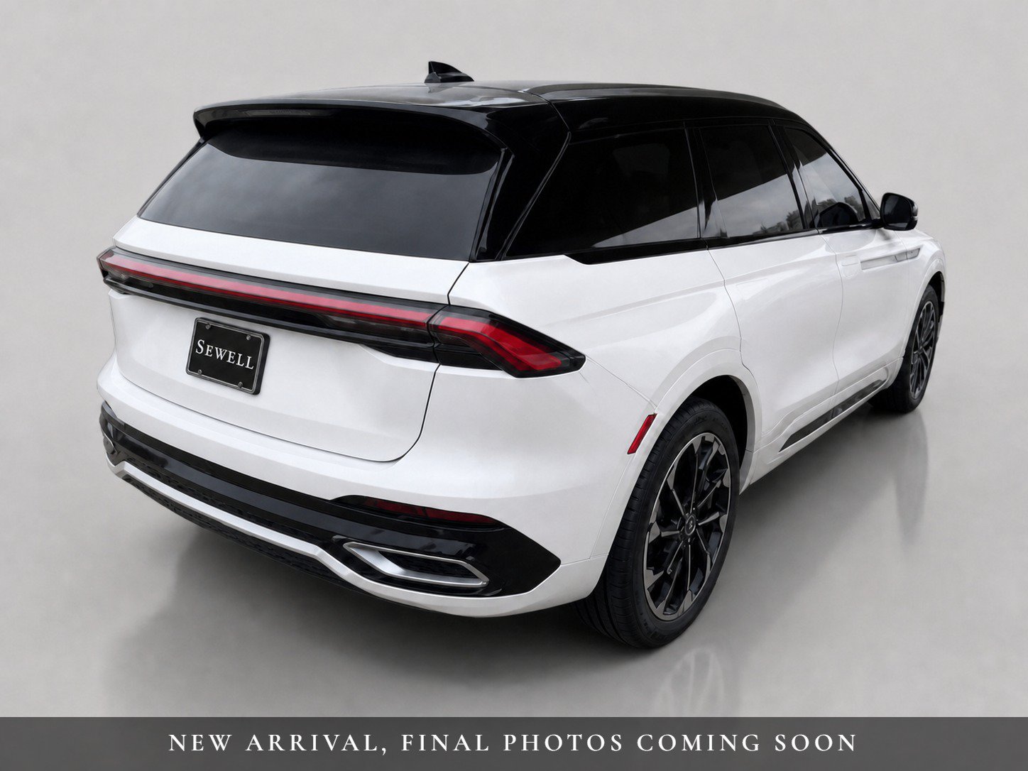 Used 2025 Lincoln Nautilus Reserve AWD/4WD image 4