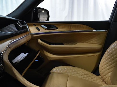 Used 2022 Jeep Grand Cherokee L Summit w/ Advanced Protech Group IV image 24