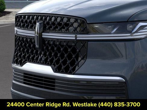 New 2026 Lincoln Navigator Reserve w/ Jet Appearance Package AWD/4WD image 17