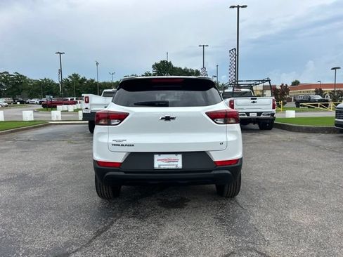New 2026 Chevrolet TrailBlazer LT w/ Midnight Edition FWD image 4