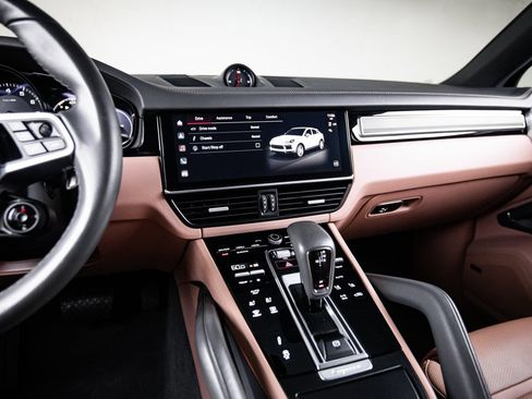 Certified 2023 Porsche Cayenne Platinum Edition AWD/4WD image 19
