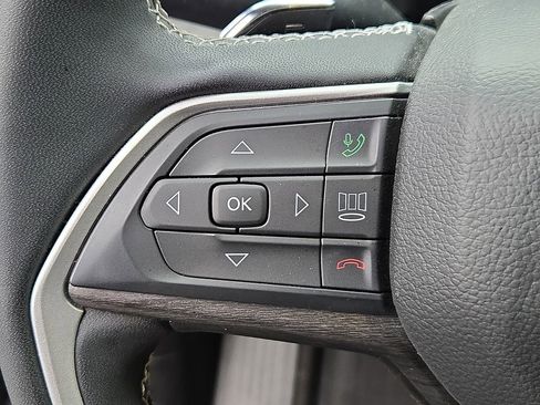 Used 2023 Jeep Grand Cherokee Limited w/ Black Appearance Package image 21