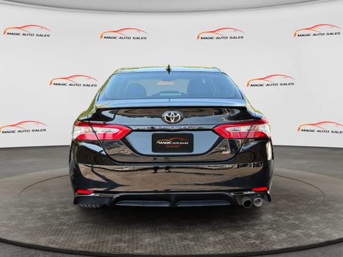 Used 2020 Toyota Camry SE FWD image 9