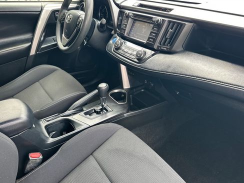 Certified 2018 Toyota RAV4 LE AWD/4WD image 16