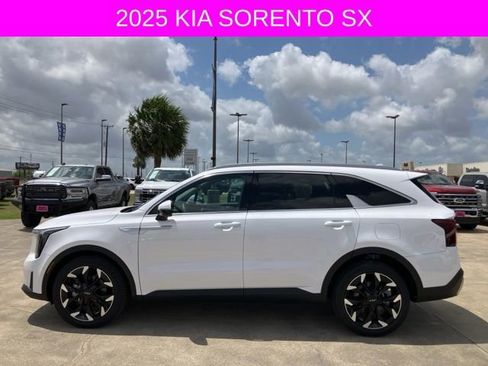 Used 2025 Kia Sorento SX image 4