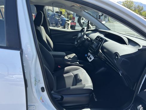 Used 2016 Toyota Prius Two FWD image 11