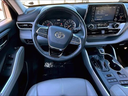 Used 2021 Toyota Highlander XLE image 8