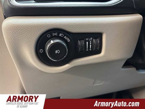 Used 2020 Chrysler Pacifica Touring-L Plus image 11