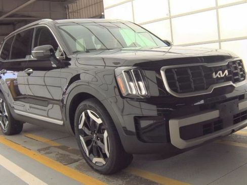Used 2023 Kia Telluride S AWD/4WD image 1