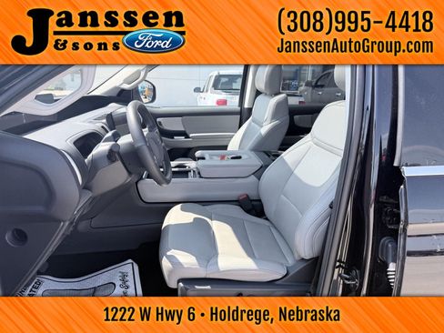 Used 2025 Ford Expedition Max Active AWD/4WD image 14