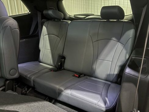 Used 2024 Buick Enclave Premium image 25