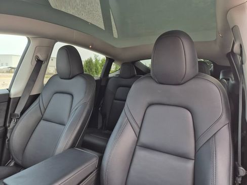 Used 2023 Tesla Model Y Long Range AWD/4WD image 9