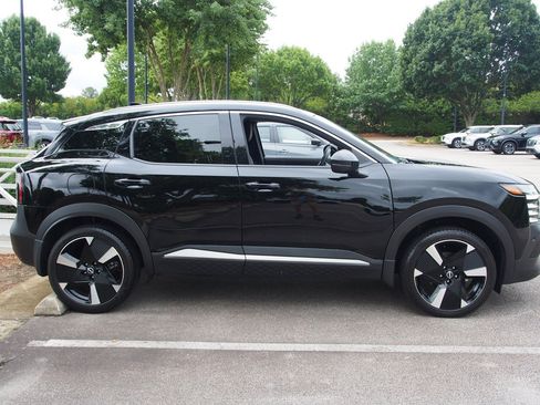 Used 2025 Nissan Kicks SR AWD/4WD image 8