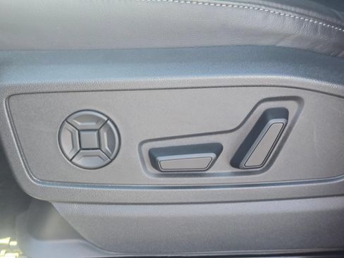 Certified 2025 Audi Q5 Premium w/ Convenience Package AWD/4WD image 38