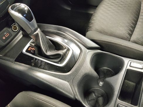 Used 2020 Nissan Rogue SV FWD image 26