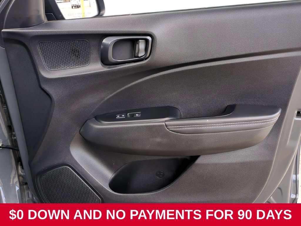 Used 2025 Hyundai Venue Limited FWD image 31