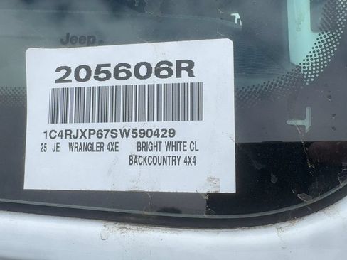 Used 2025 Jeep Wrangler Unlimited Sahara AWD/4WD image 19