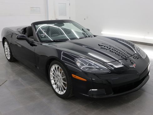 Used 2007 Chevrolet Corvette Convertible w/ Preferred Equipment Group image 2