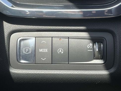 New 2025 GMC Acadia Elevation image 28