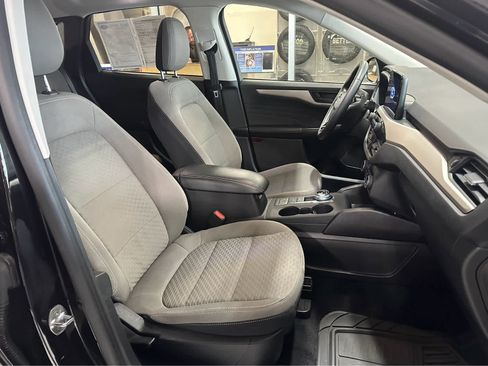 Used 2022 Ford Escape SE w/ SE Sport Appearance Package image 39