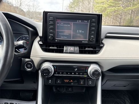 Used 2020 Toyota RAV4 XLE Premium image 20
