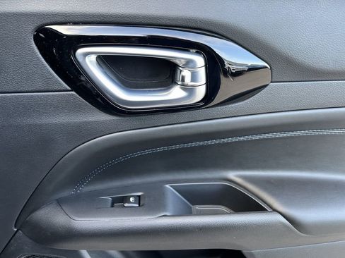 New 2025 Jeep Compass Latitude w/ Altitude Special Edition image 37