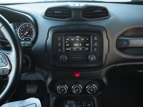 Used 2017 Jeep Renegade Latitude image 9