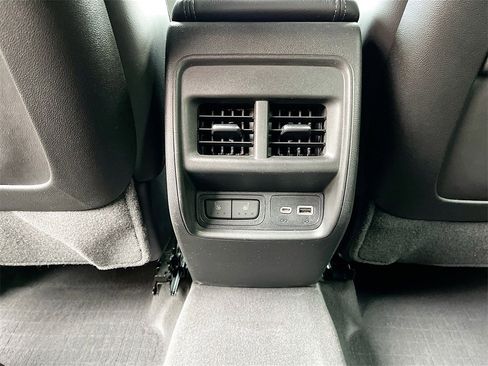 Certified 2021 Cadillac XT4 Luxury w/ Cold Weather Package image 23