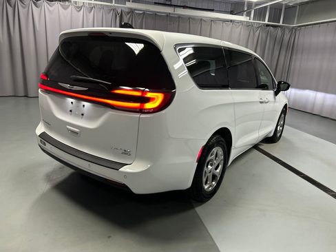 Used 2024 Chrysler Pacifica Limited w/ Uconnect Theater Family Group AWD/4WD image 7