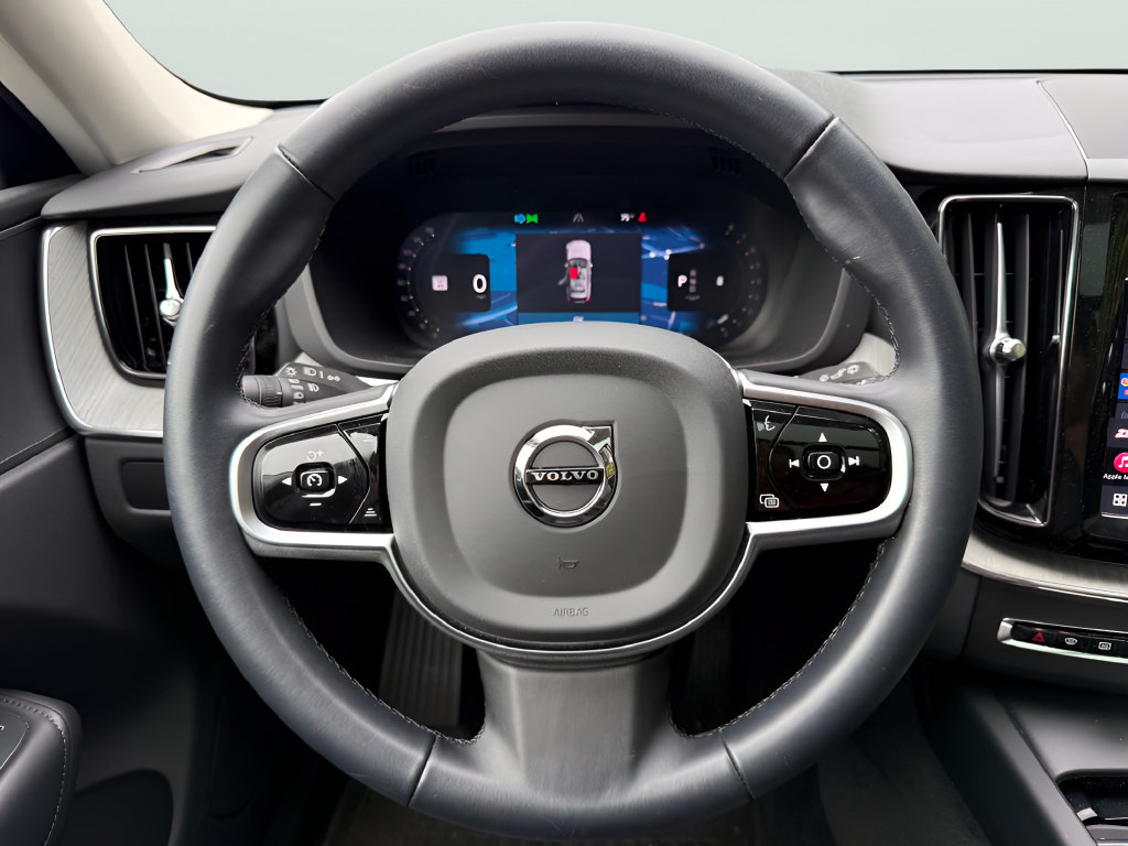 Used 2025 Volvo XC60 B5 Plus AWD/4WD image 12