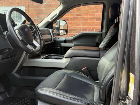 Used 2017 Ford F250 Lariat w/ Chrome Package AWD/4WD image 8