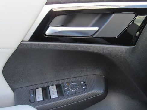 New 2026 Mitsubishi Outlander SE image 11