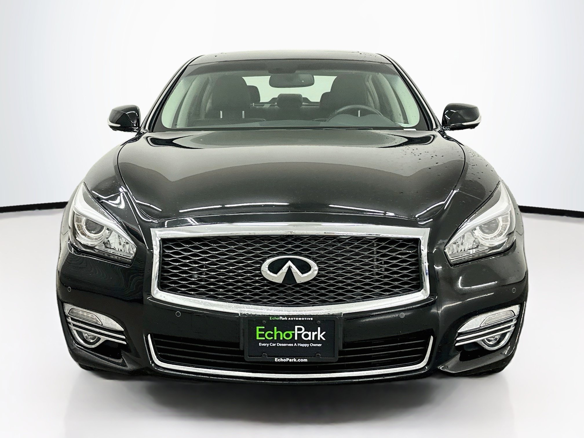 Used 2018 INFINITI Q70 Luxe AWD/4WD image 2