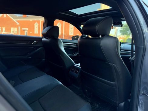 Used 2019 Honda Accord Sport image 12