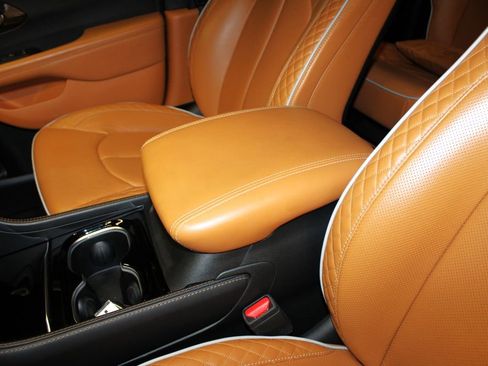 Used 2023 Chrysler Pacifica Pinnacle image 20