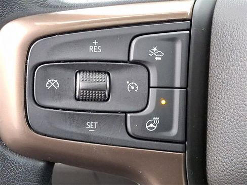 Used 2021 Chevrolet Suburban High Country w/ Premium Package image 21