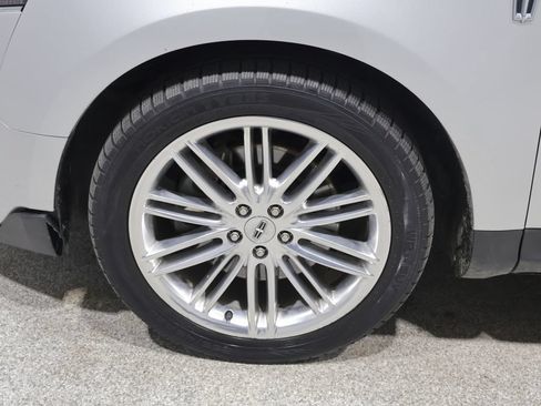 Used 2019 Lincoln MKT AWD image 8