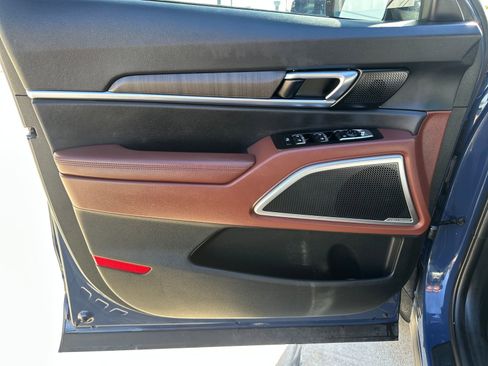 Used 2023 Kia Telluride EX w/ EX Captain's Chair Package image 9